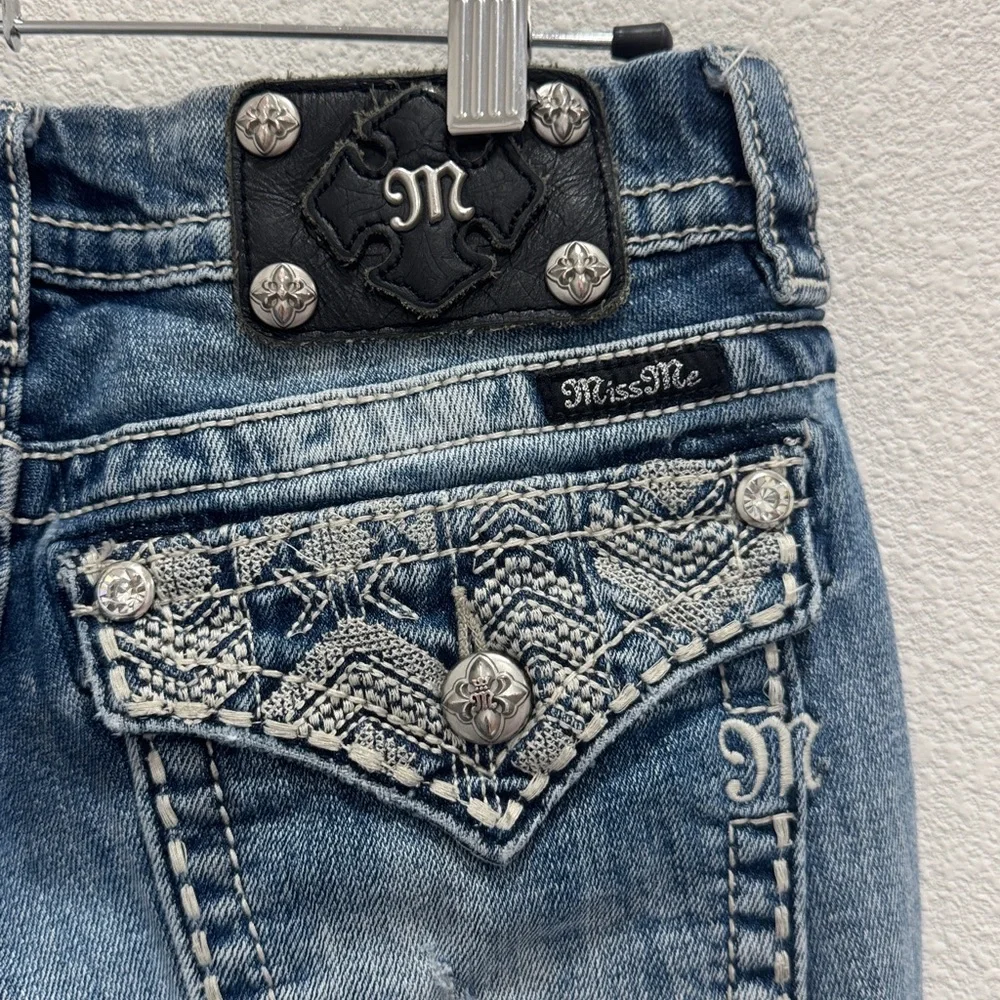 Miss Me Signature Rise Boot Cut Jeans size 27 Light distressed Jeans - Picture 8 of 12